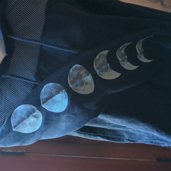 NWT Hot Topic Midnight Hour Moon Phase Hoodie Small - Picture 3 of 4